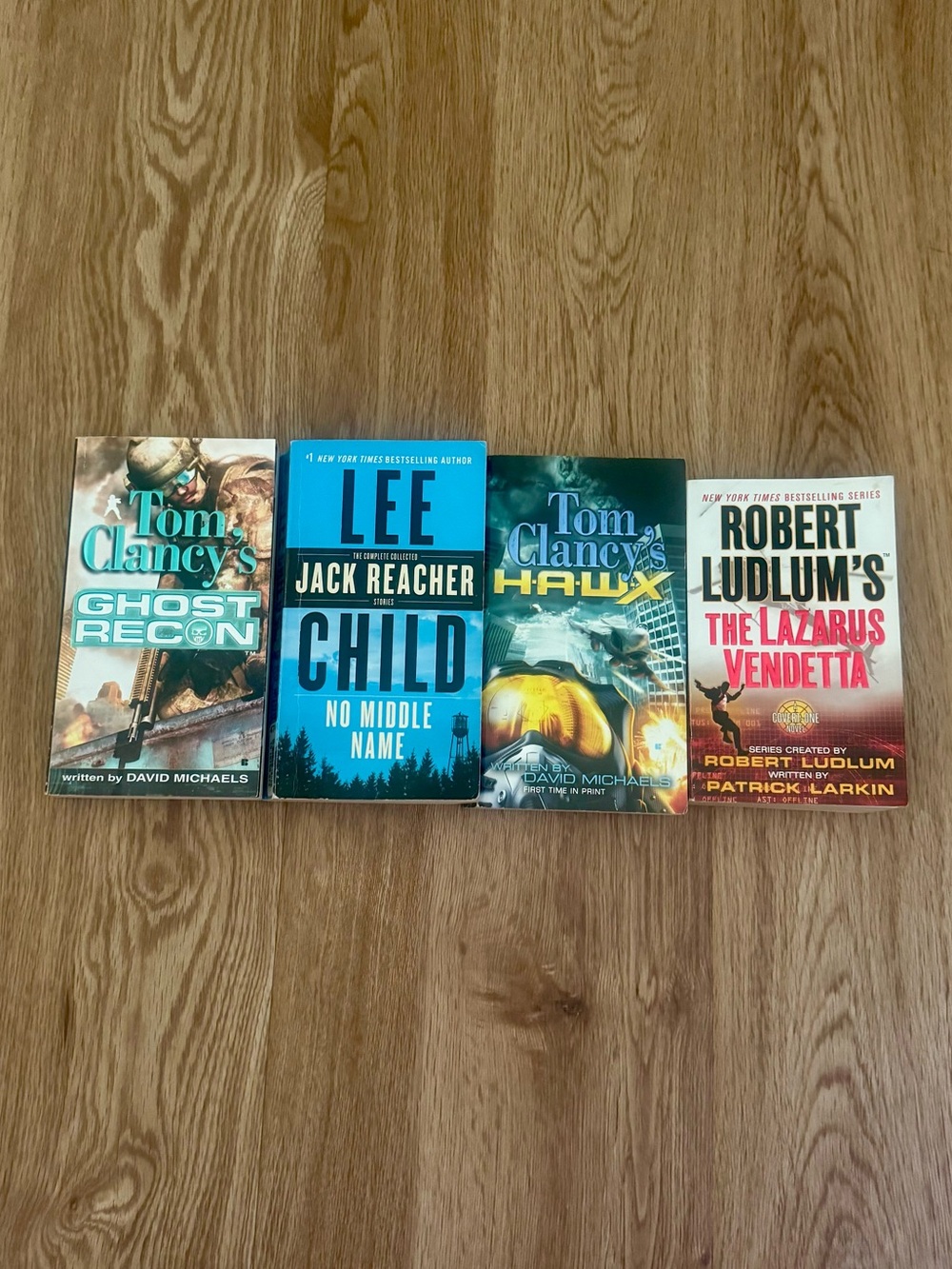 Tom Clancy, Lee Child, Robert Ludlum 4 Thriller Paperback Book Bundle - Picture 2 of 7